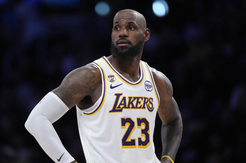 Góc Nhìn 32WIN: Shams: LeBron muốn trở thành cầu thủ đầu tiên dẫn dắt bố