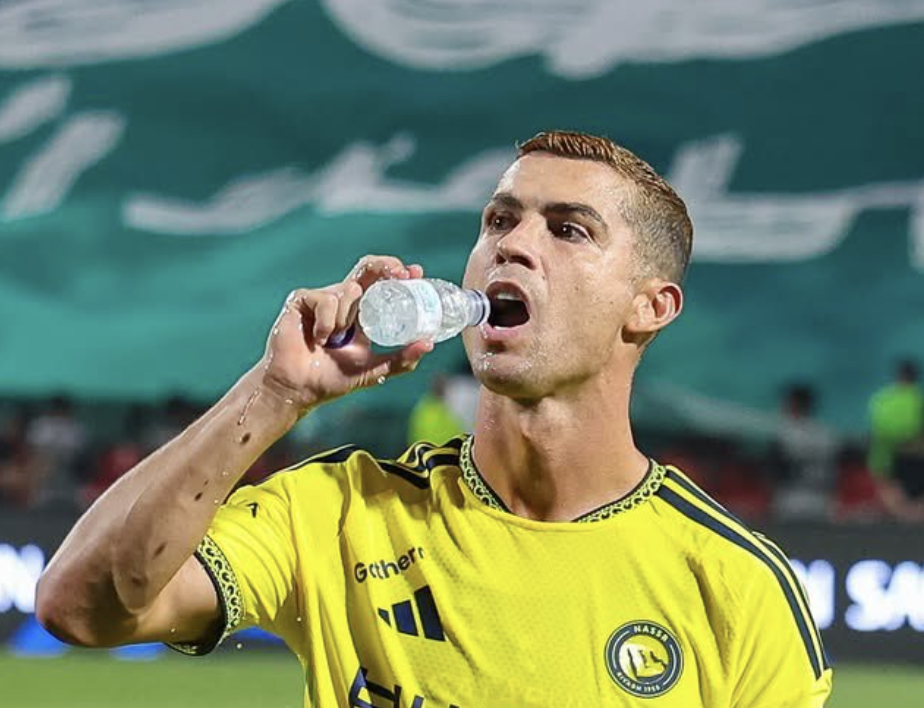 Góc Nhìn 32WIN: Ronaldo bị thay giữa hiệp rồi không về ghế dự bị! Sau trậ