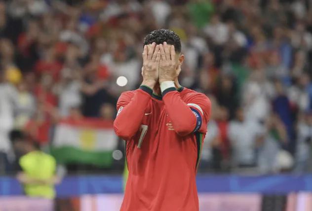 Góc Nhìn 32WIN: Thiếu ai người đó ngượng? Đêm Ronaldo rời đội, Bồ Đà