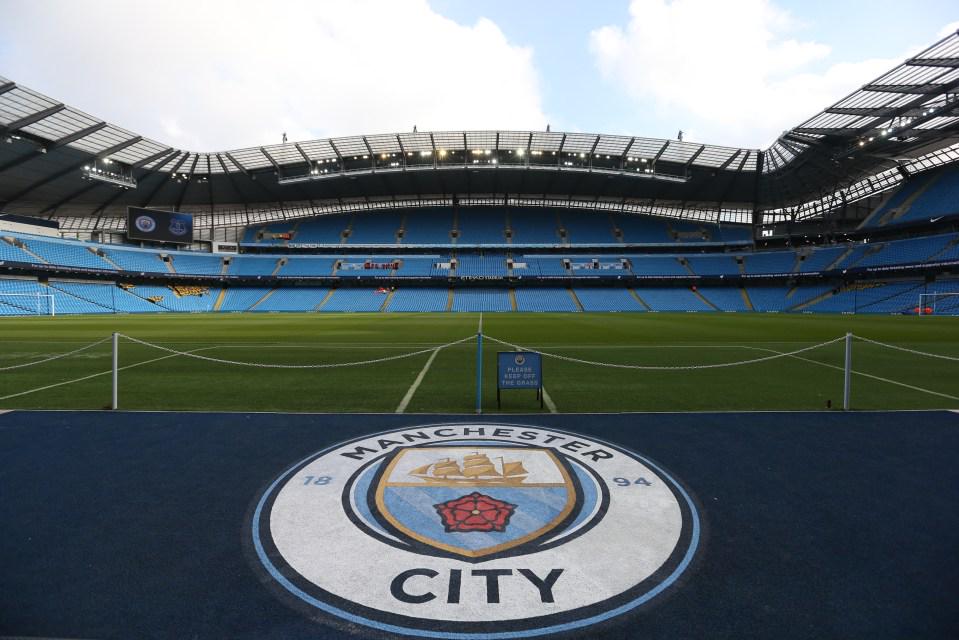 Góc Nhìn 32WIN: HLV trưởng Swindon Holloway: Chủ sở hữu Manchester City làm hoe