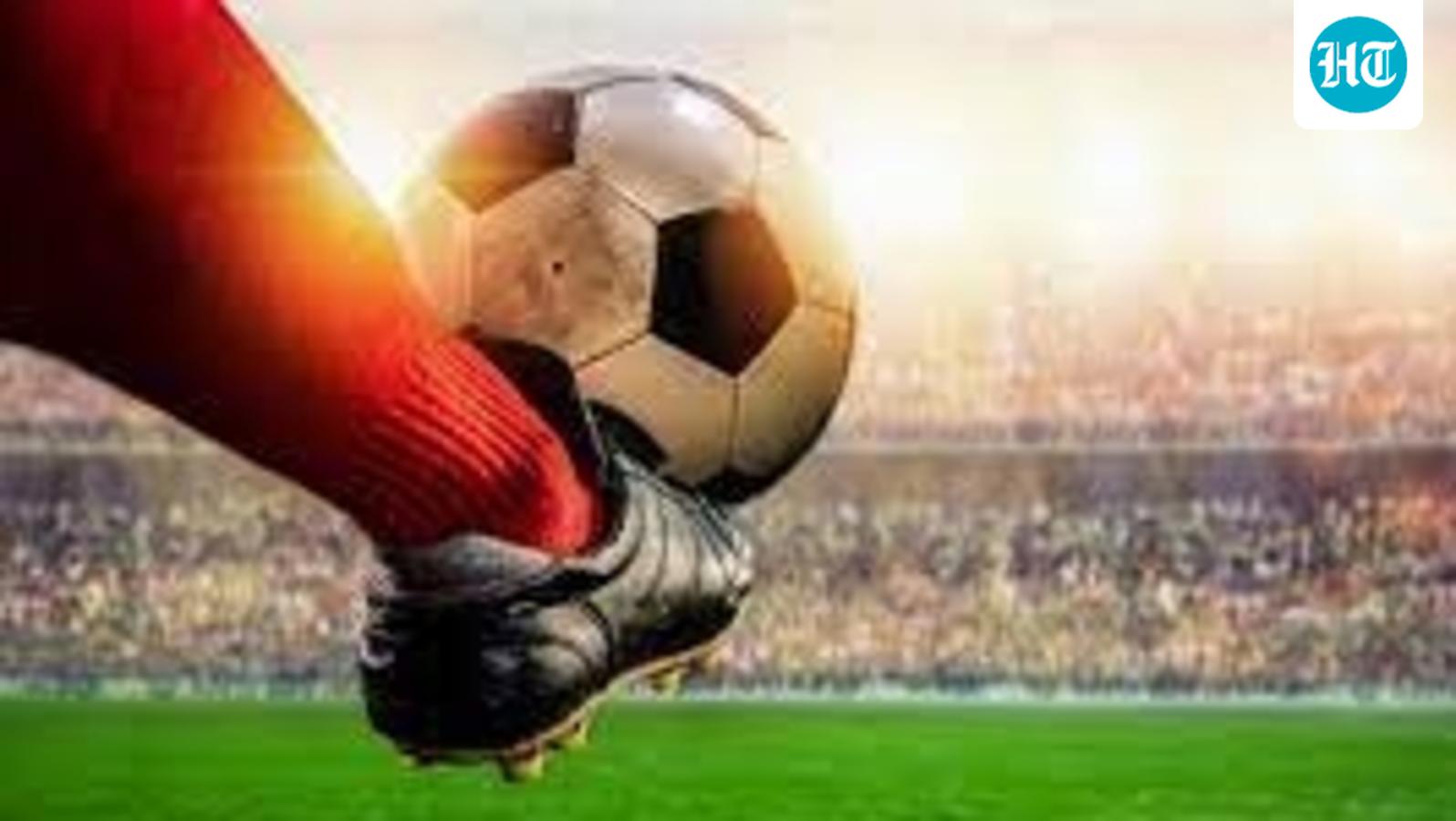 Góc Nhìn 32WIN: Tottenham 10 người cầm hòa Man United, cú đánh đầu bù giờ 
